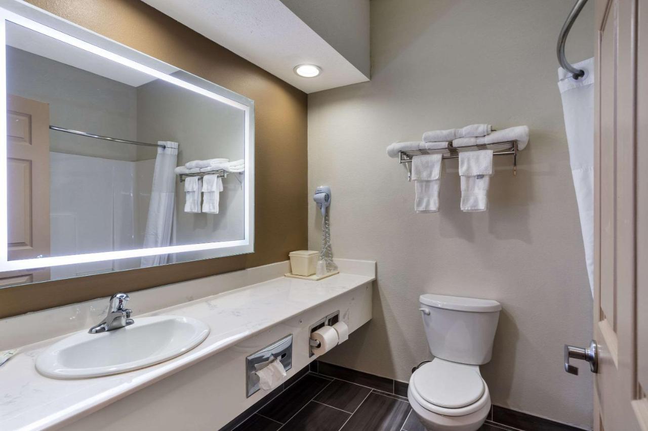 Quality Inn & Suites Pearl-Jackson エクステリア 写真