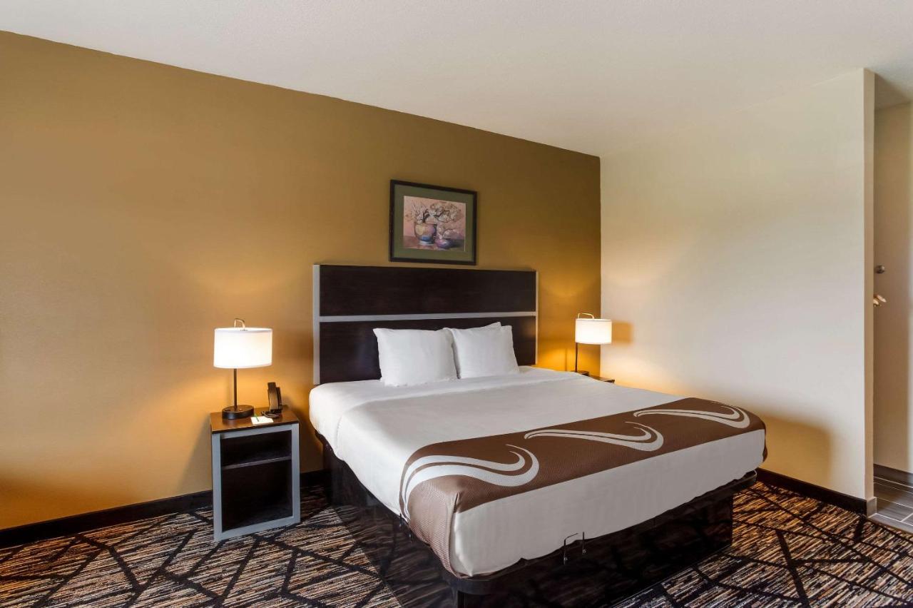 Quality Inn & Suites Pearl-Jackson エクステリア 写真