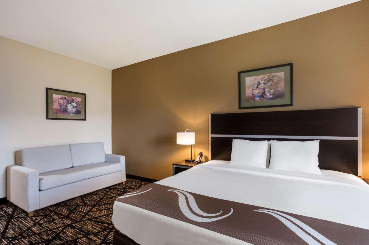 Quality Inn & Suites Pearl-Jackson エクステリア 写真