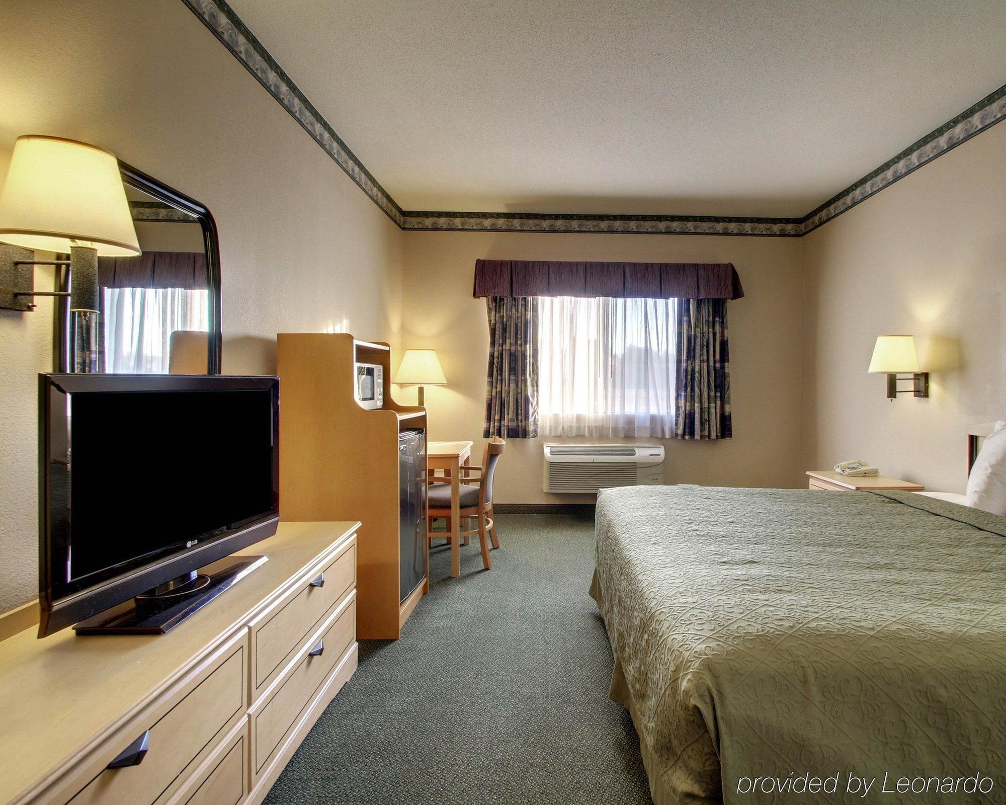 Quality Inn & Suites Pearl-Jackson エクステリア 写真