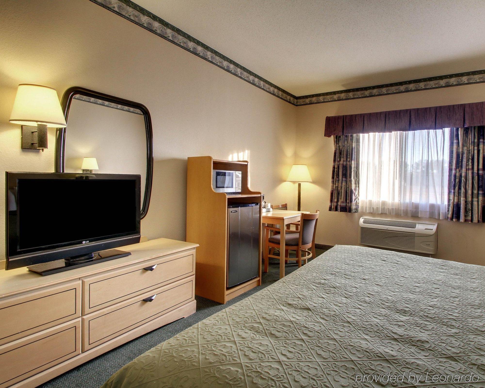 Quality Inn & Suites Pearl-Jackson エクステリア 写真