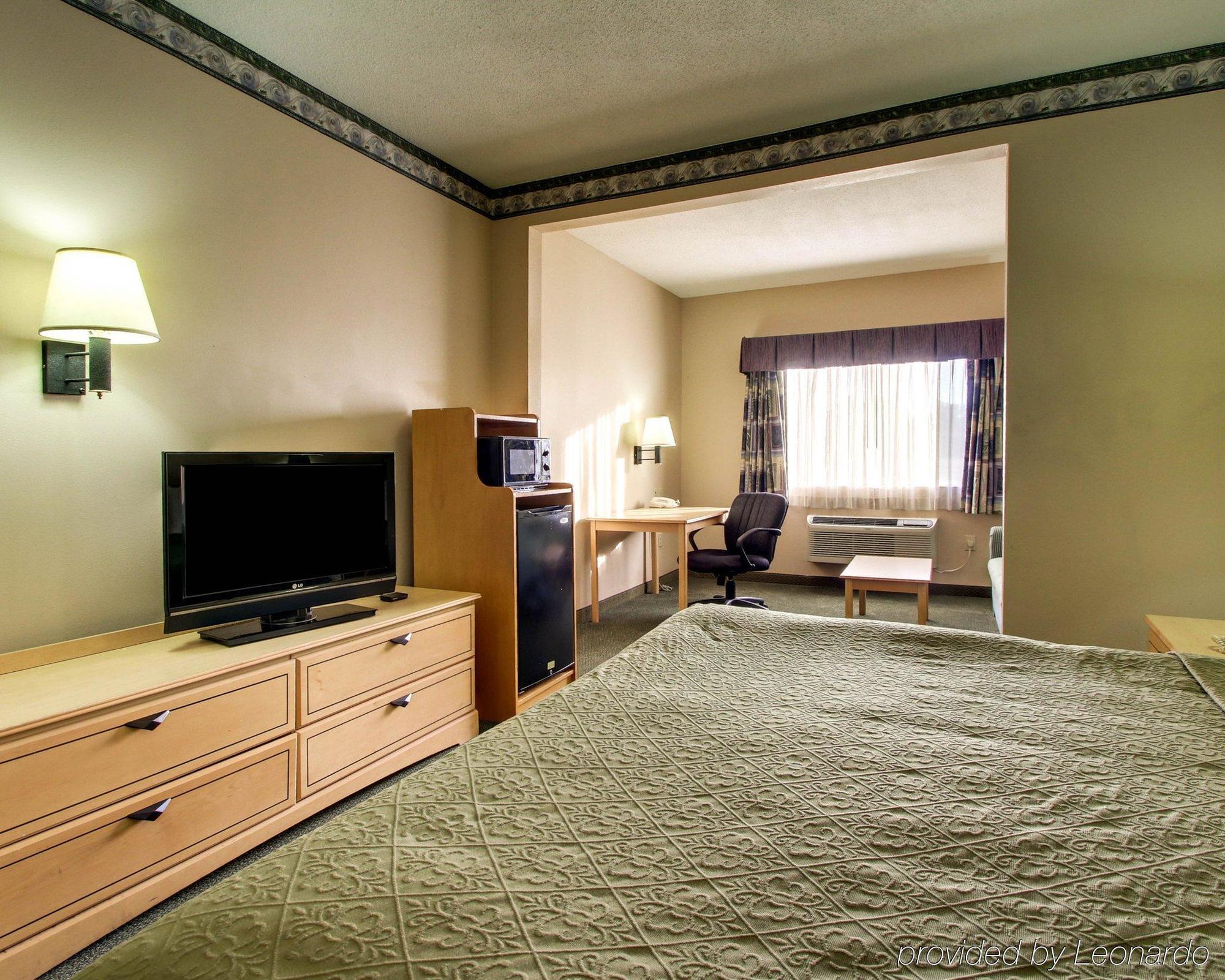 Quality Inn & Suites Pearl-Jackson エクステリア 写真