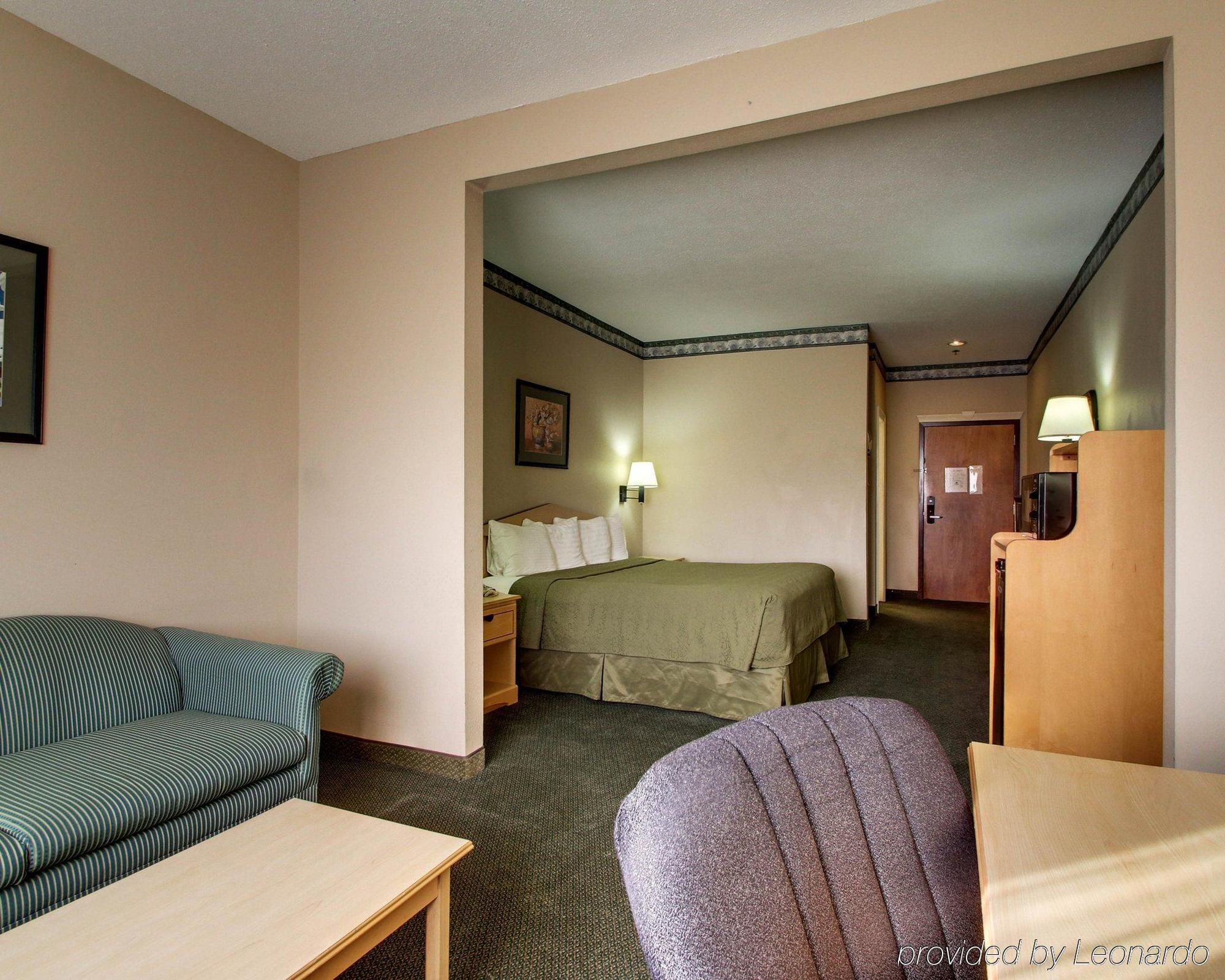 Quality Inn & Suites Pearl-Jackson エクステリア 写真