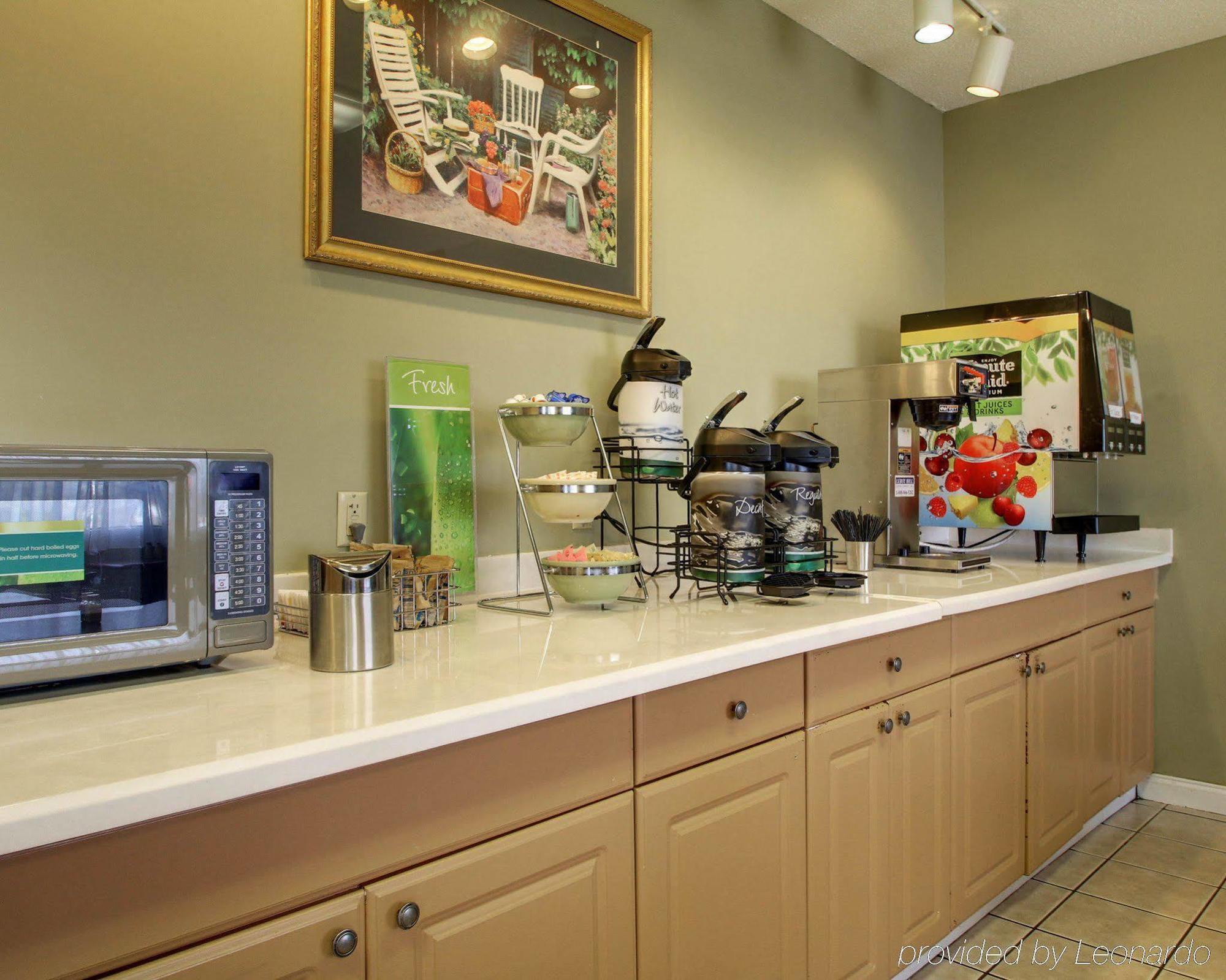 Quality Inn & Suites Pearl-Jackson エクステリア 写真