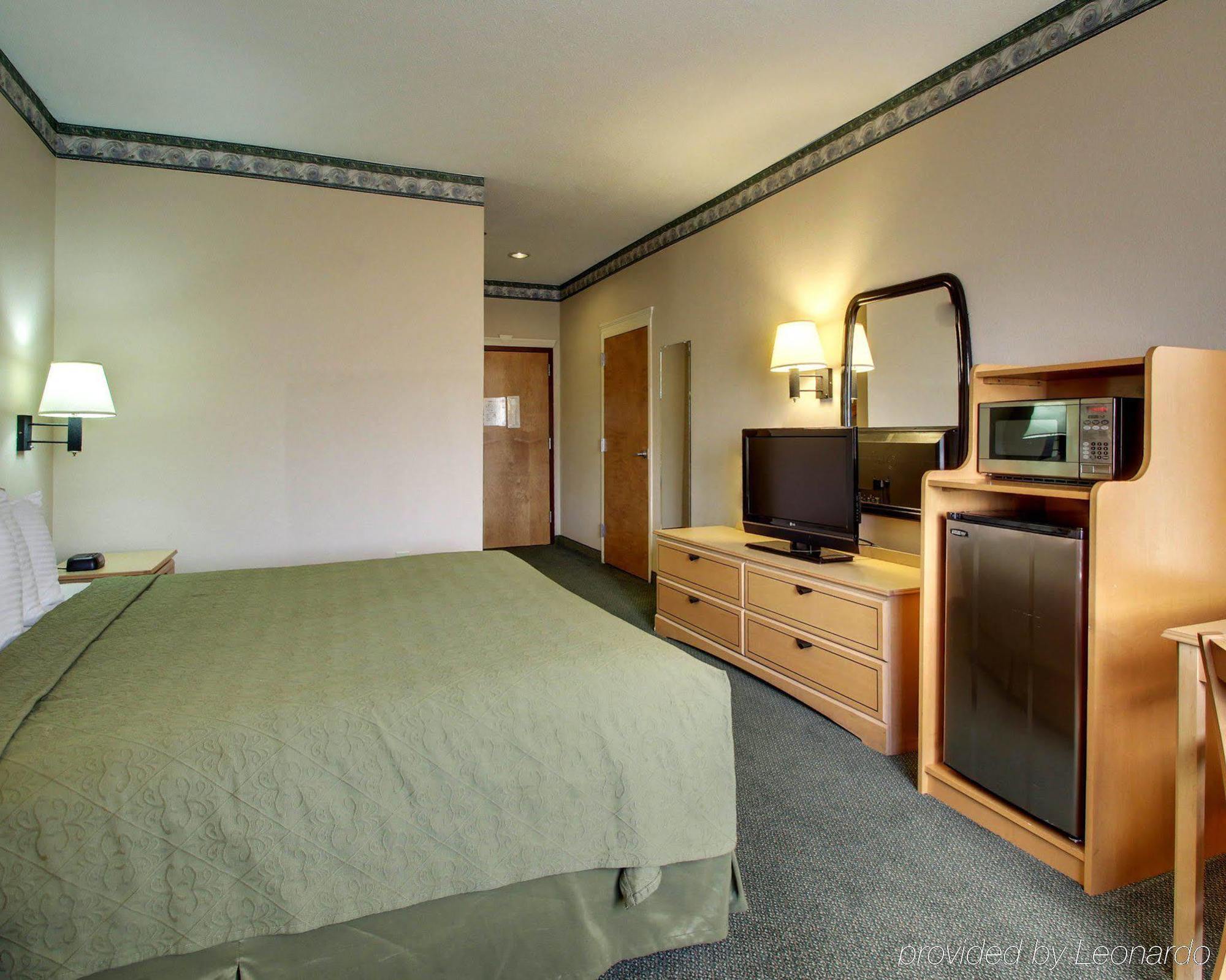 Quality Inn & Suites Pearl-Jackson エクステリア 写真