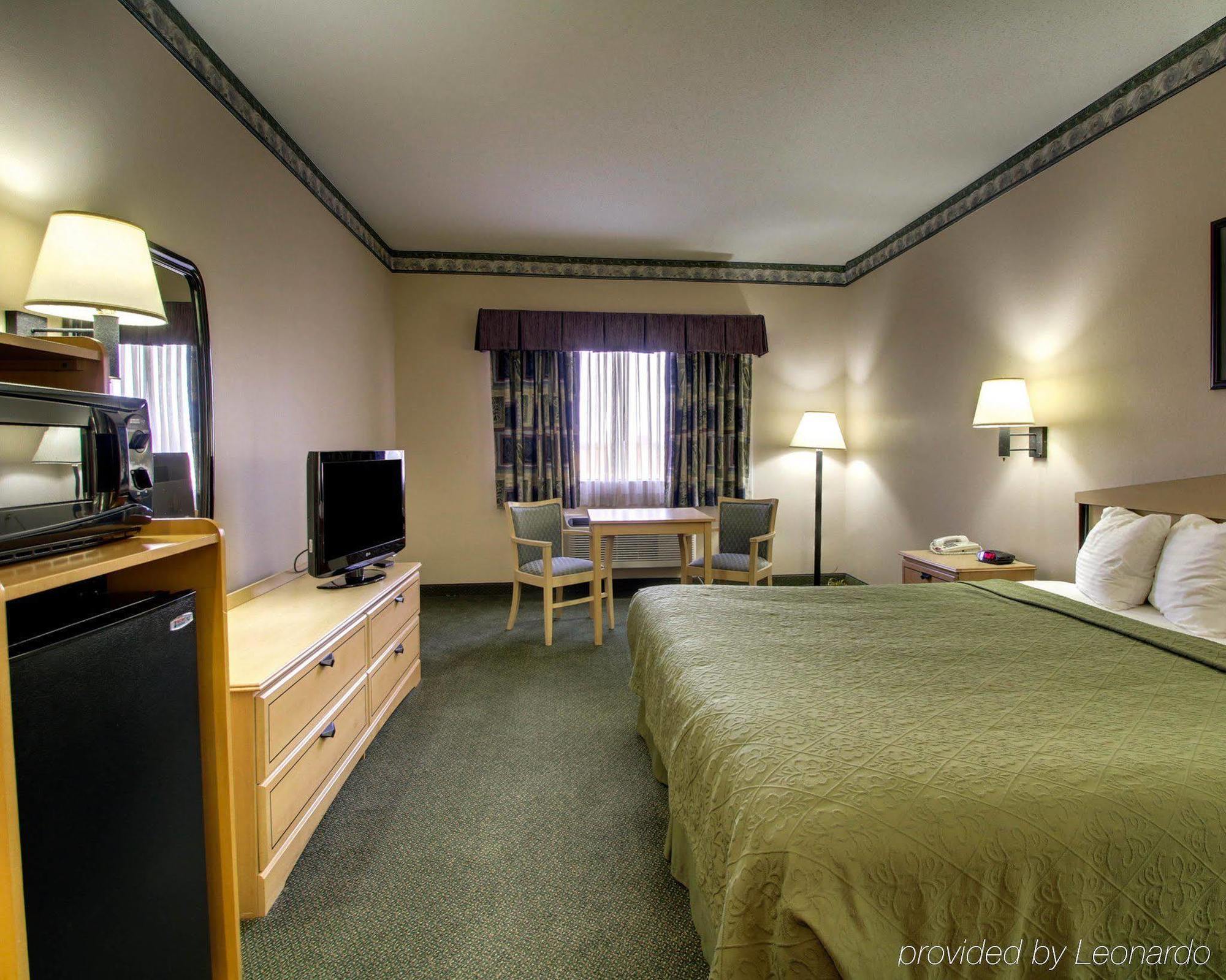 Quality Inn & Suites Pearl-Jackson エクステリア 写真