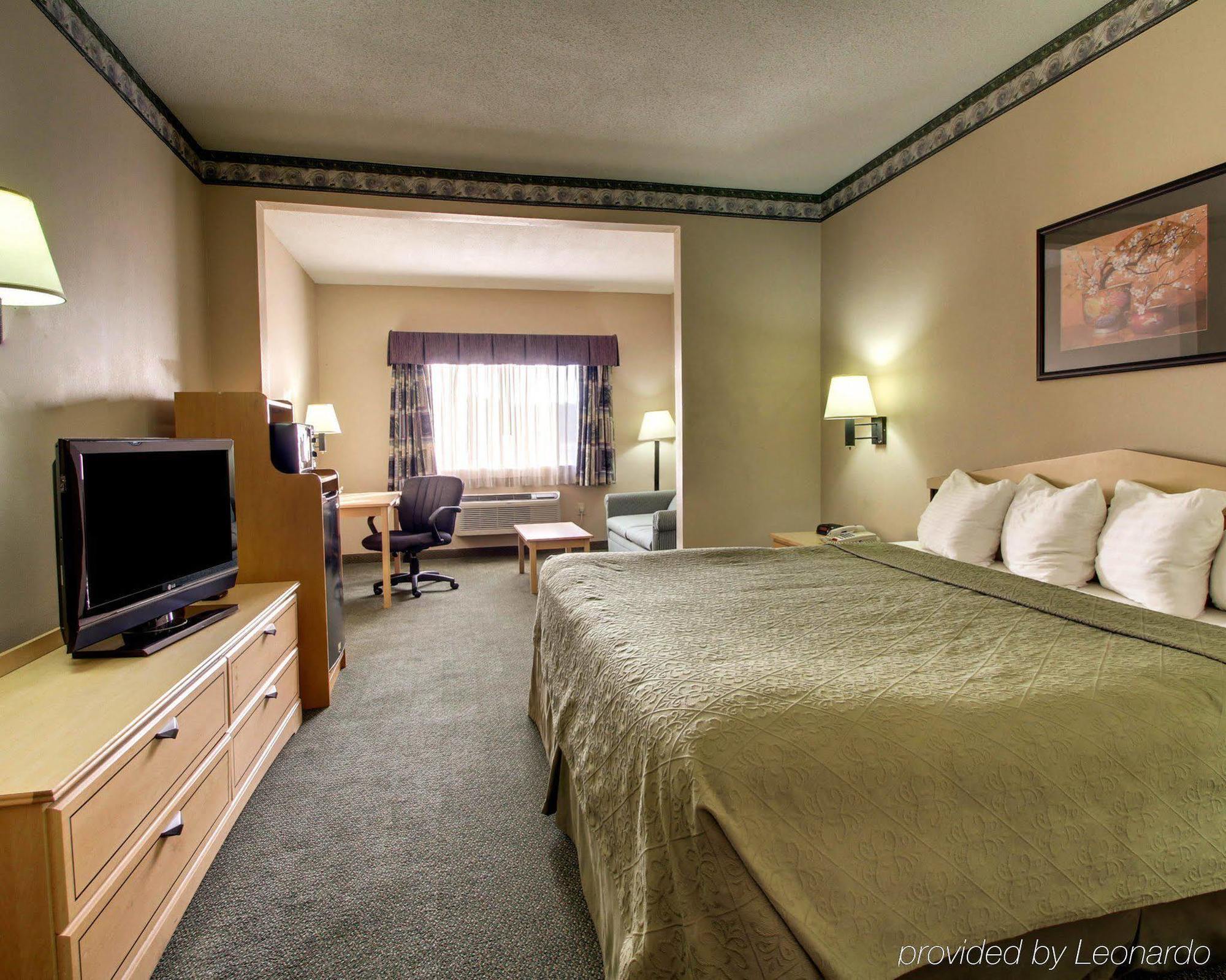 Quality Inn & Suites Pearl-Jackson エクステリア 写真