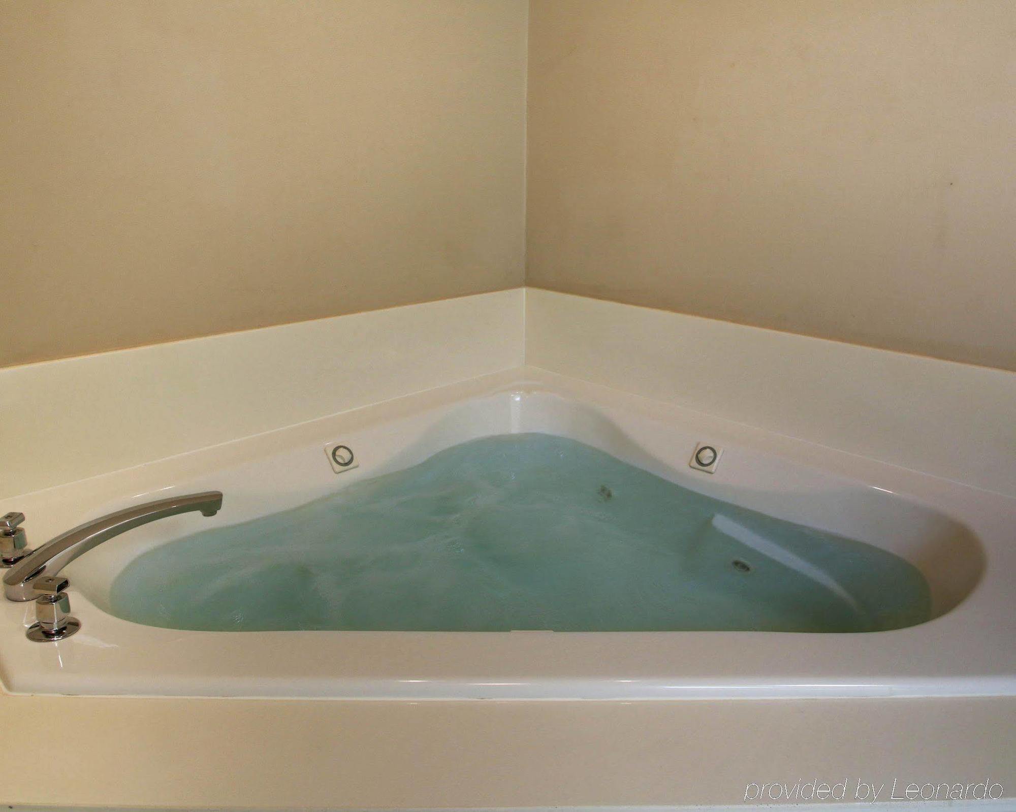 Quality Inn & Suites Pearl-Jackson エクステリア 写真